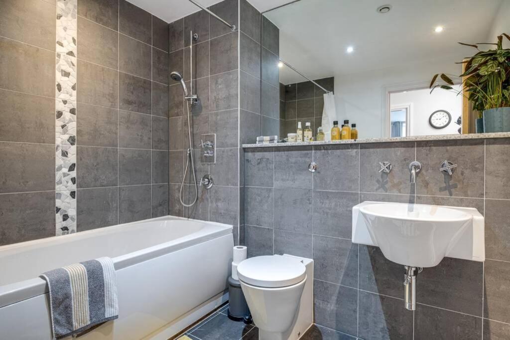 Luxury 2Bed Spacious Apartment- City Centre- Free Parking 버밍엄 외부 사진